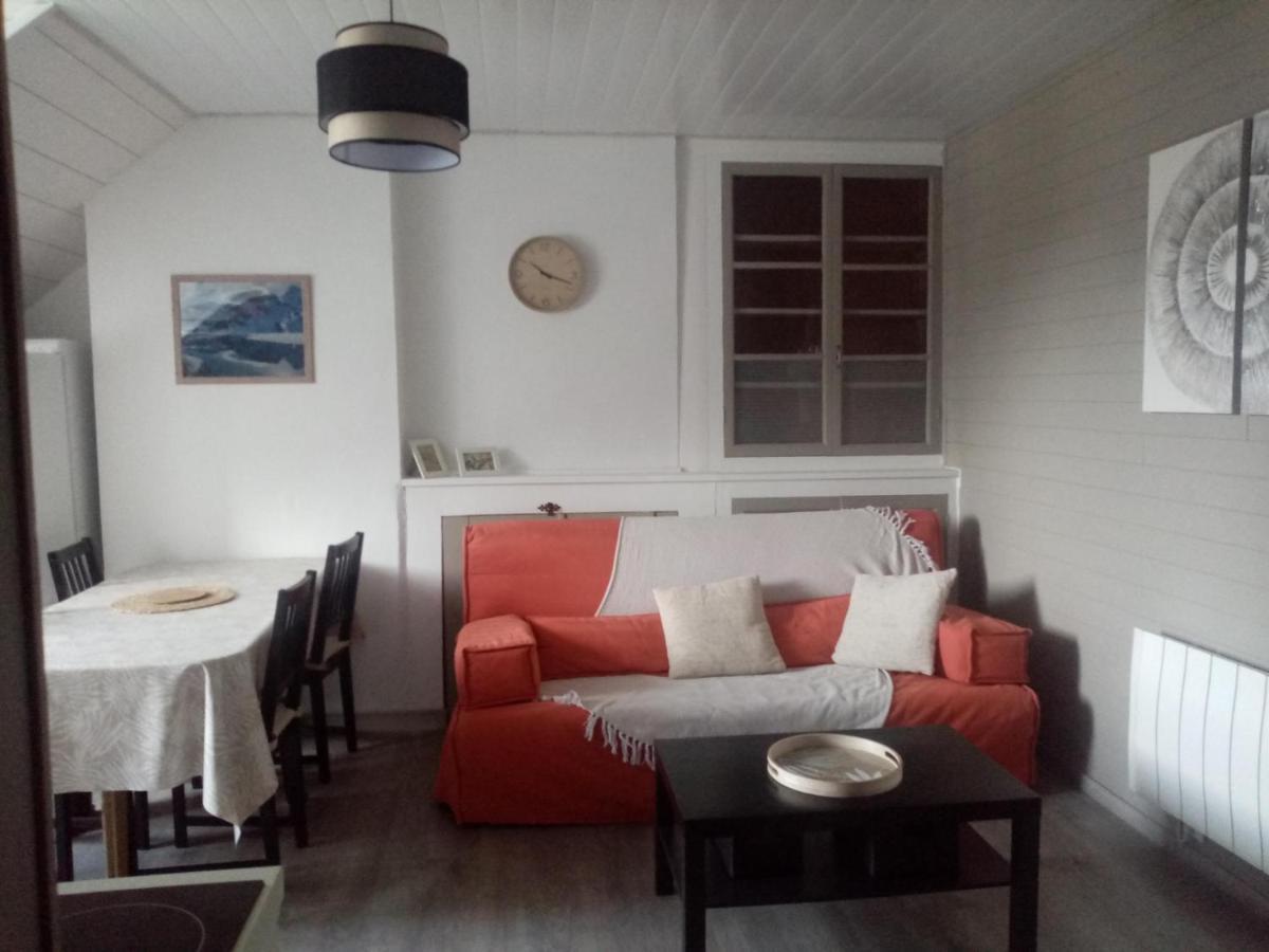 Charmant Appartement Au Centre De Bagnères-de-Bigorre Exterior foto